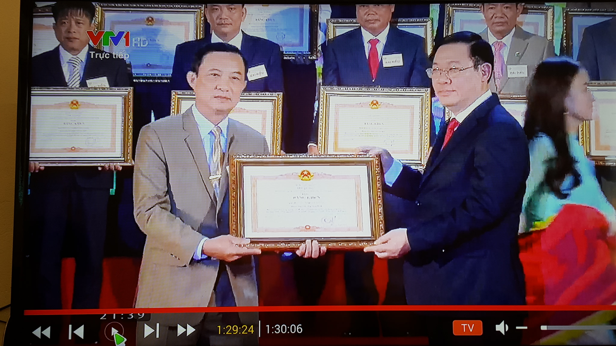 Vinh dự cho Đảng bộ, chính quyền và nhân dân xã Gia Vân được Thủ Tướng nước cộng hòa xã hội chủ nghĩa Việt Nam tặng bằng khen vì đã có thành tích trong phong trào thi đua 