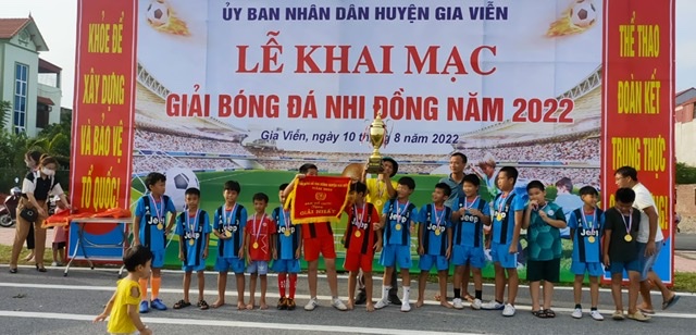 Đội tuyển bóng đá nhi đồng xã Gia Vân tham gia giả bóng đá nhi đồng huyện Gia Viễn năm 2022 đạt giả vô địch huyện Gia Viễn năm 2022